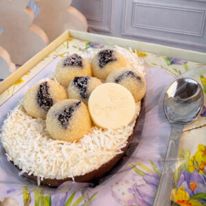 Ovo de colher côco com ameixa